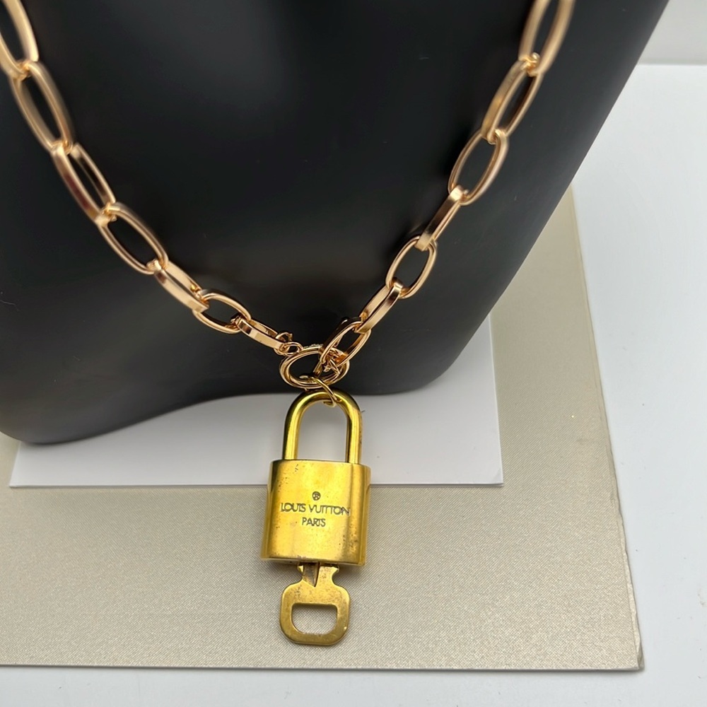 Louis Vuitton Lock & Key # 306 With Unbranded 18" Chain GC